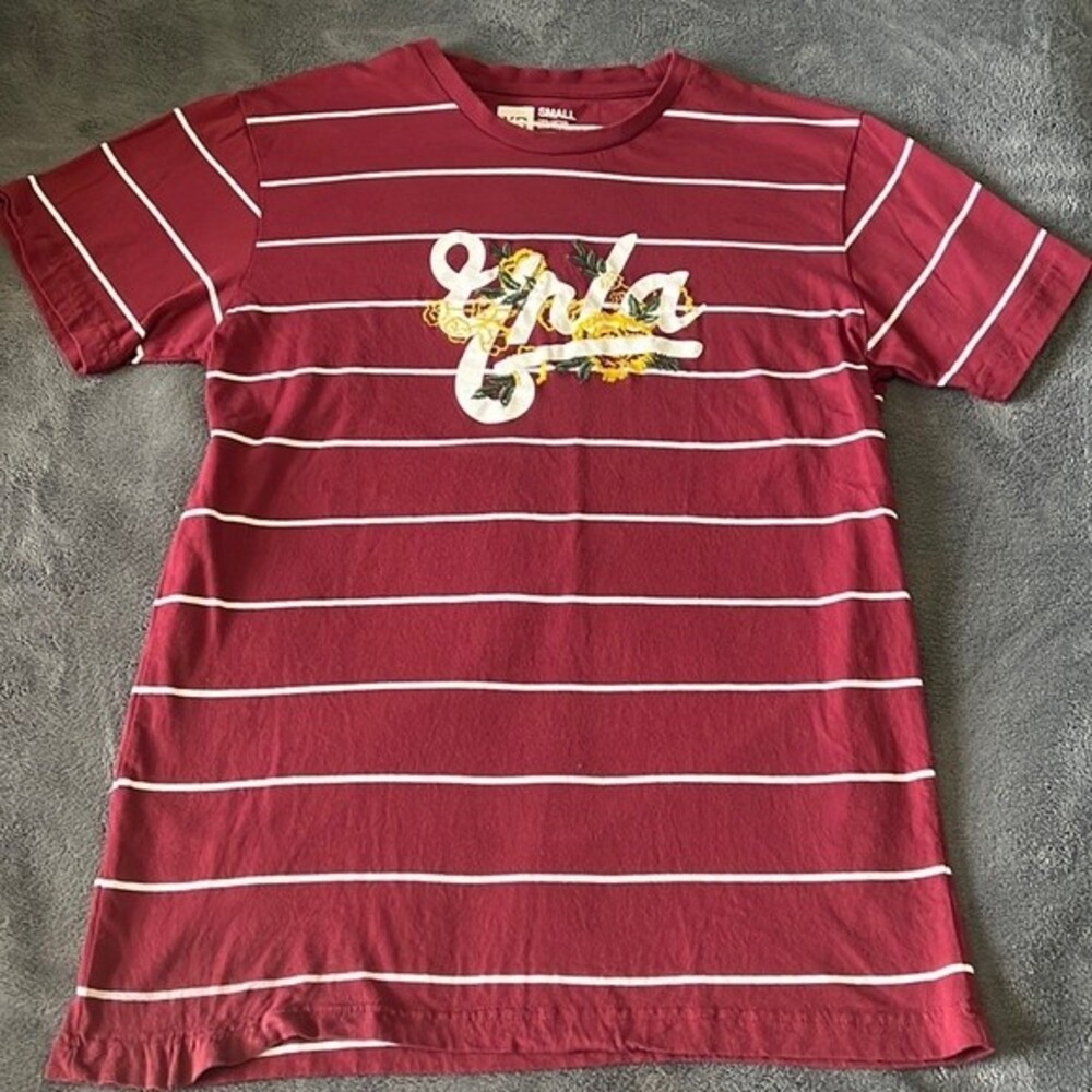 Young & Reckless Mens Short Sleeve T-Shirt Burgundy Size S Lightly Worn